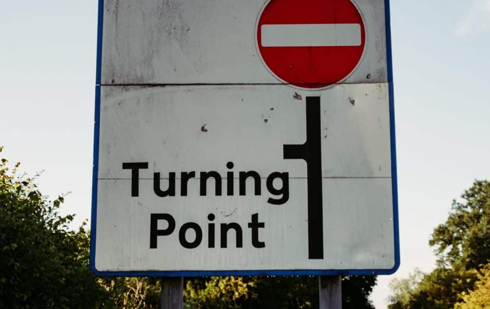 Strassenschild mit Beschriftung "Turning Point"
